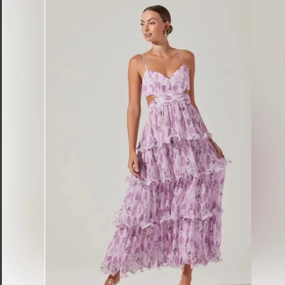 Astr Dresses & Skirts - NEW‎ ASTR Lavender Tier Ruffle Floral Maxi Dress Med Revolve